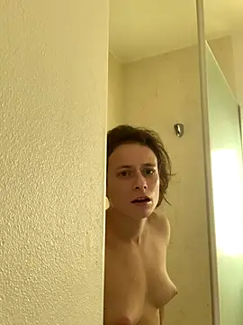 GoldenPussy1329 online show from 20, 12, 2025