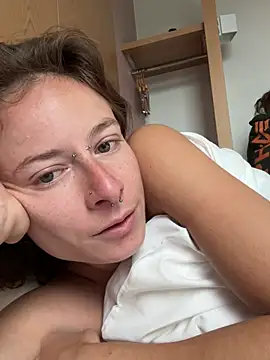 GoldenPussy1329 online show from 4, 6, 2026