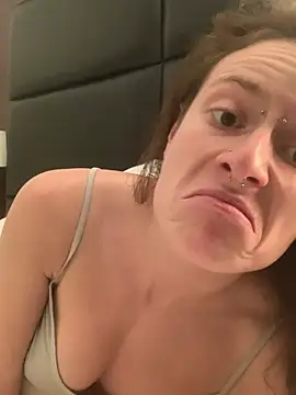 GoldenPussy1329 online show from 10, 3, 2026