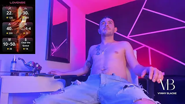 Snapshot of VynnyBlacke_ chatting on 24, 11, 2025 VynnyBlacke online show from 24, 11, 2025