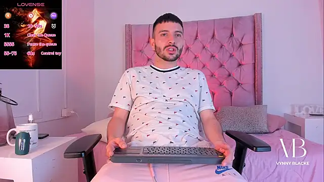 Snapshot of VynnyBlacke_ chatting on 4, 11, 2025 VynnyBlacke online show from 4, 11, 2025