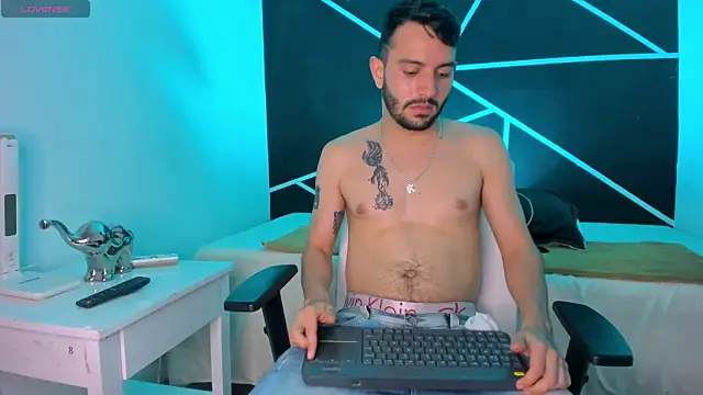 Snapshot of VynnyBlacke_ chatting on 14, 10, 2025 VynnyBlacke online show from 14, 10, 2025