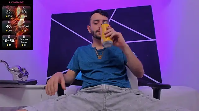 Snapshot of VynnyBlacke_ chatting on 13, 10, 2025 VynnyBlacke online show from 13, 10, 2025