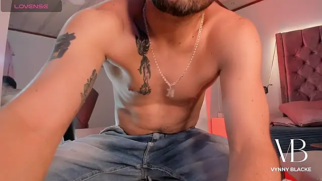 Snapshot of VynnyBlacke_ chatting on 9, 10, 2025 VynnyBlacke online show from 9, 10, 2025