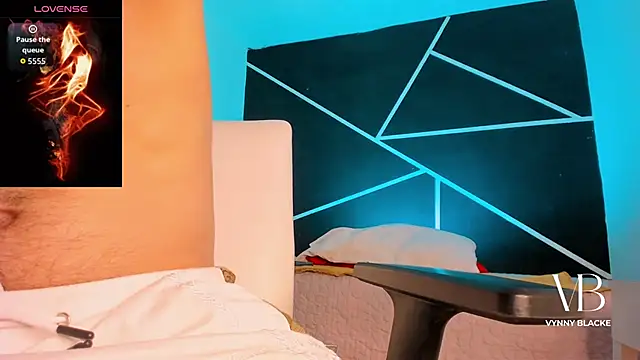 VynnyBlacke  online show from 17, 12, 2025