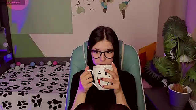 Snapshot of Azaliya_Haze chatting on 15, 10, 2025 Azaliya Haze online show from 15, 10, 2025