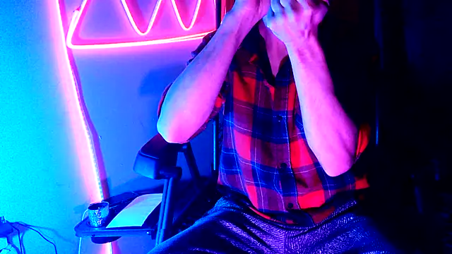 Snapshot of highinhtxx chatting on 26, 11, 2025 highinhtxx online show from 26, 11, 2025