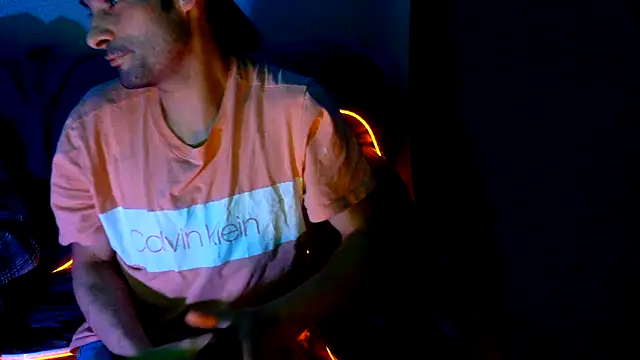 Snapshot of highinhtxx chatting on 7, 11, 2025 highinhtxx online show from 7, 11, 2025