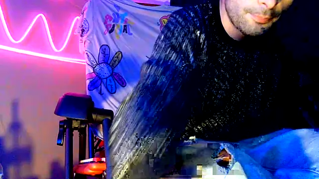 Snapshot of highinhtxx chatting on 15, 12, 2025 highinhtxx online show from 15, 12, 2025