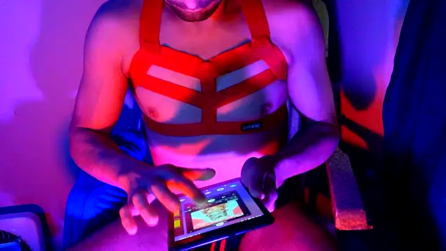 Snapshot of highinhtxx chatting on 4, 11, 2025 highinhtxx online show from 4, 11, 2025