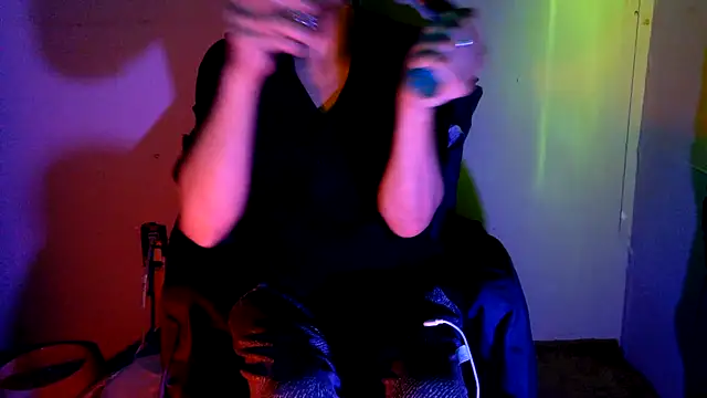 Snapshot of highinhtxx chatting on 9, 11, 2025 highinhtxx online show from 9, 11, 2025