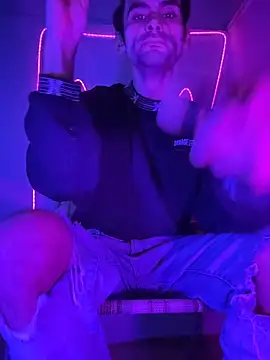 Snapshot of highinhtxx chatting on 20, 11, 2025 highinhtxx online show from 20, 11, 2025