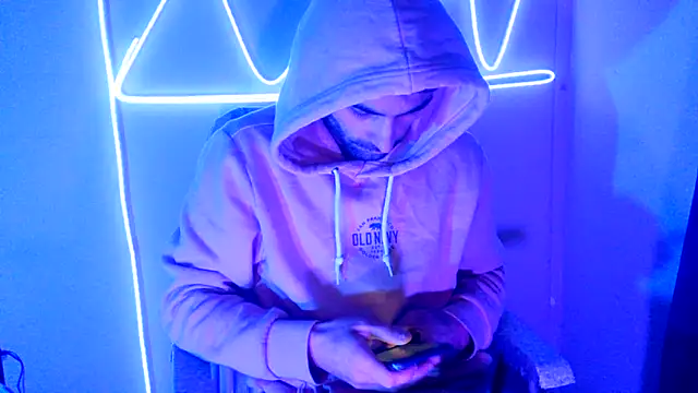 Snapshot of highinhtxx chatting on 15, 11, 2025 highinhtxx online show from 15, 11, 2025