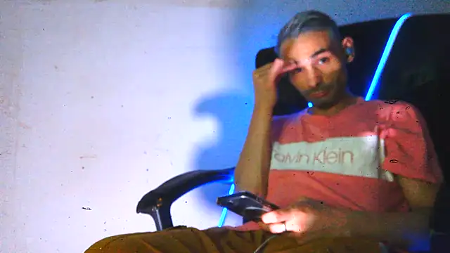 Snapshot of highinhtxx chatting on 18, 2, 2026 highinhtxx online show from 18, 2, 2026