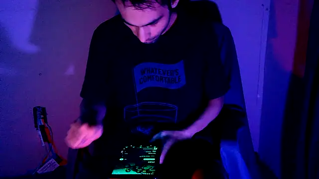 Snapshot of highinhtxx chatting on 11, 11, 2025 highinhtxx online show from 11, 11, 2025