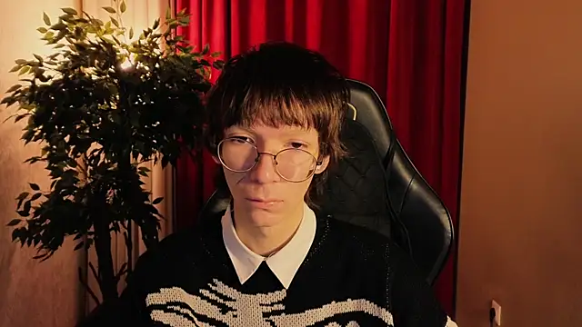 Snapshot of TommieHi chatting on 16, 11, 2025 TommieHi online show from 16, 11, 2025