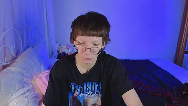 Snapshot of TommieHi chatting on 2, 10, 2025 TommieHi online show from 2, 10, 2025