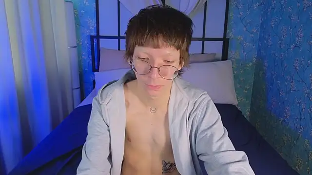 Snapshot of TommieHi chatting on 11, 10, 2025 TommieHi online show from 11, 10, 2025