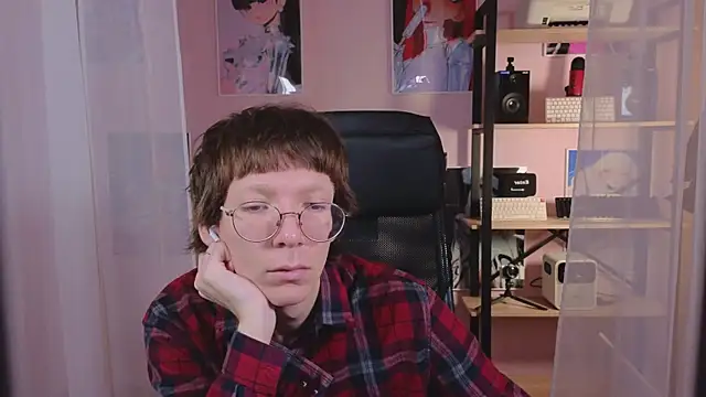 Snapshot of TommieHi chatting on 5, 10, 2025 TommieHi online show from 5, 10, 2025