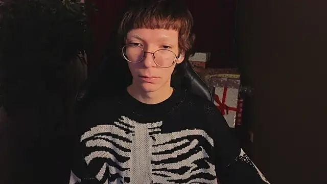 Snapshot of TommieHi chatting on 28, 11, 2025 TommieHi online show from 28, 11, 2025