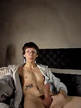 Snapshot of TommieHi chatting on 4, 10, 2025 TommieHi online show from 4, 10, 2025