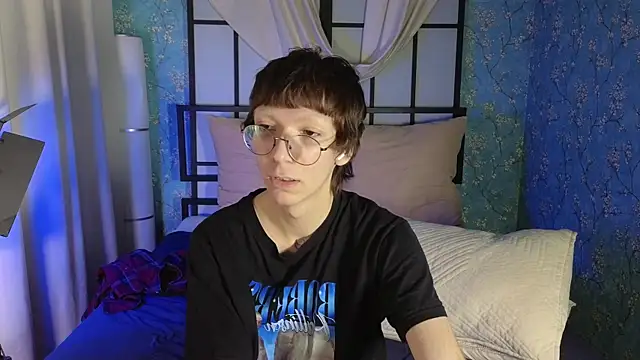 Snapshot of TommieHi chatting on 17, 10, 2025 TommieHi online show from 17, 10, 2025