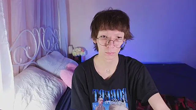 Snapshot of TommieHi chatting on 18, 10, 2025 TommieHi online show from 18, 10, 2025