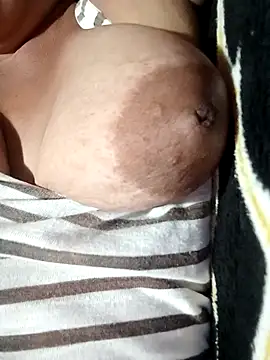 Hotmommax online show from 27, 11, 2025