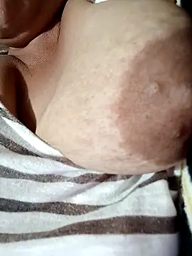 Hotmommax online show from 20, 11, 2025