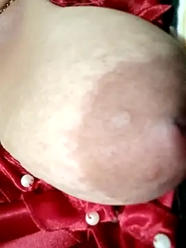 Hotmommax online show from 28, 10, 2025