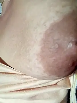 Hotmommax online show from 31, 10, 2025