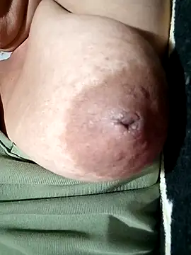 Hotmommax online show from 2, 11, 2025