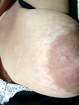 Hotmommax online show from 18, 11, 2025