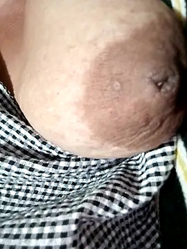 Hotmommax online show from 8, 10, 2025