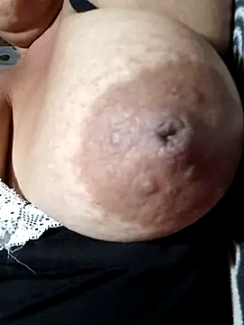 Hotmommax online show from 24, 2, 2026