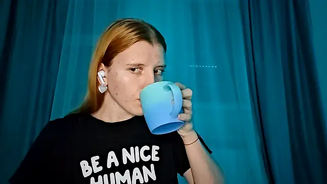 LynteriLain online show from 9, 11, 2025