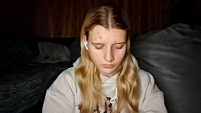 LynteriLain online show from 19, 10, 2025