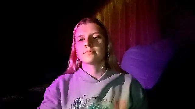 LynteriLain online show from 7, 10, 2025