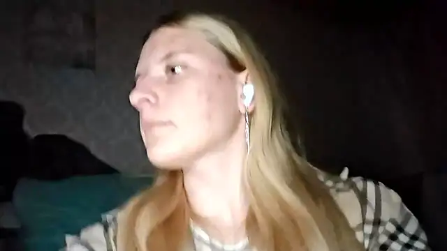 LynteriLain online show from 9, 10, 2025