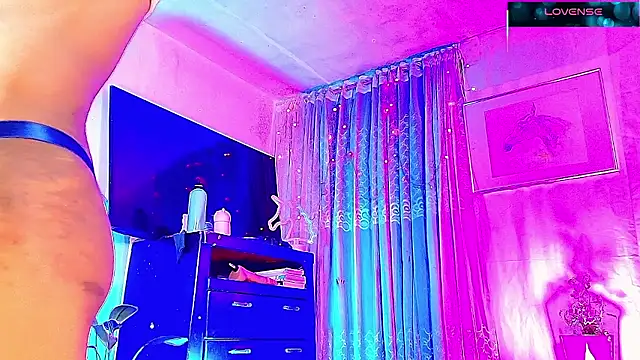 GIRLS OFFICIALL   online show from 13, 1, 2026