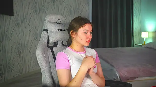 LewisThrone online show from 28, 9, 2025