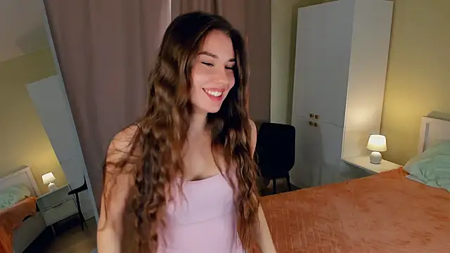 MinaRuzzo online show from 3, 10, 2025