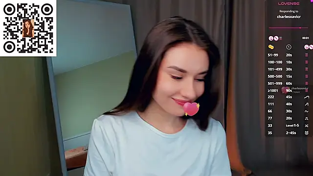 MinaRuzzo online show from 10, 11, 2025