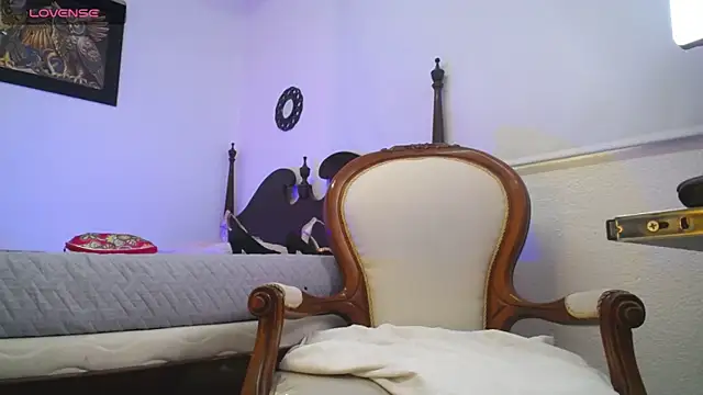 chloe  Jones  online show from 26, 11, 2025