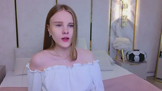 Lili Lohan online show from 8, 7, 2026