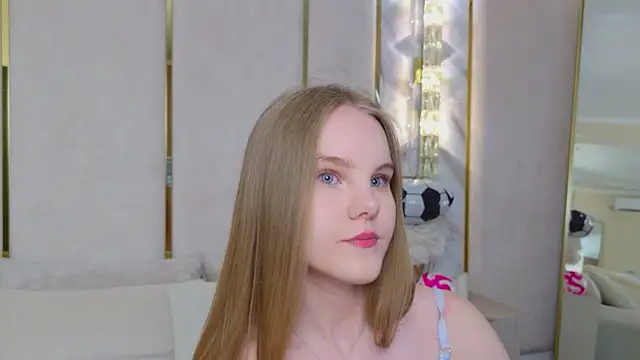 Lili Lohan online show from 6, 7, 2026