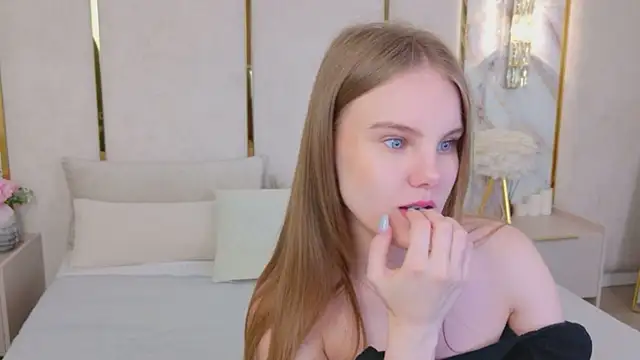 Lili Lohan online show from 23, 7, 2026