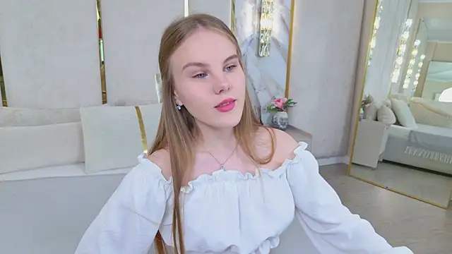 Lili Lohan online show from 13, 5, 2026