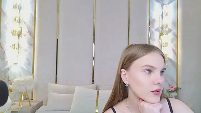Lili Lohan online show from 19, 5, 2026