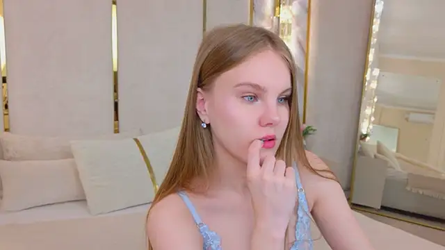 Lili Lohan online show from 14, 6, 2026